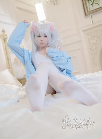 光影下的少女